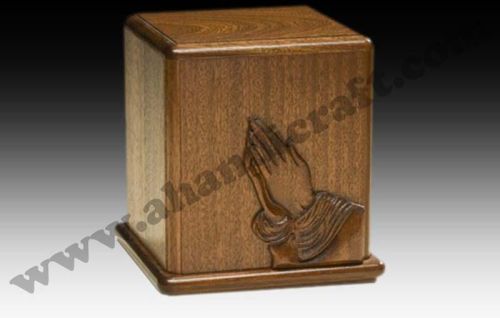 Polished Wooden Cremation Urns, For Adult, Feature : High Strength, Moisture Resistant, Excellent Design