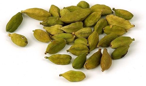 Green cardamom pods