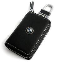 Leather Key Holder 4x3inch, Packaging Type : Wooden Box