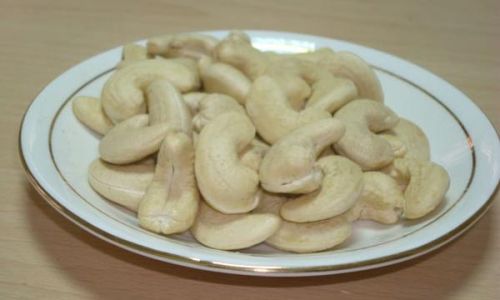 Cashew Nuts, For Food, Snacks, Sweets, Packaging Type : Pouch, PP Bag, Sachet Bag, Tinned Can, Vacuum