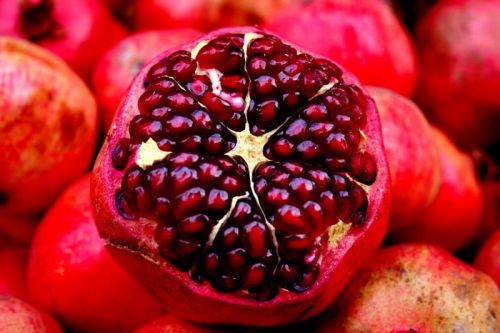 Organic Fresh Pomegranate, For Making Custards, Making Juice, Making Syrups.