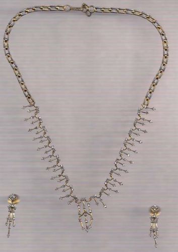 Diamond Studded Gold Necklace Set
