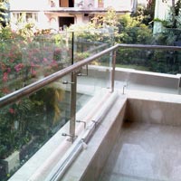 Polished Plain Glass Balcony Railings, Feature : Attractive Designs, Corrosion Proof, Easy To Fit, Fine Finishing
