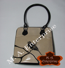 Polished Ladies Leather Handbags, For Formal Wear, Size : Multisize