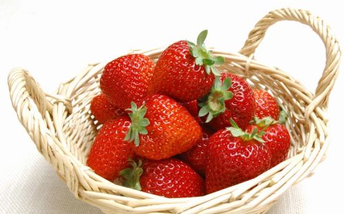 Fresh strawberry, Packaging Size : 2 Kg & 210 Gm