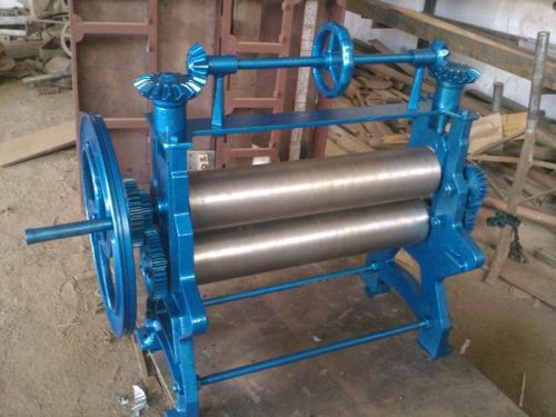 Hand Operated Natural Rubber Roller Machine