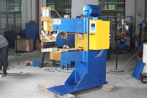 Middle Frequency Inventer DC Welding Machine, Brand Name : DEROWELDER