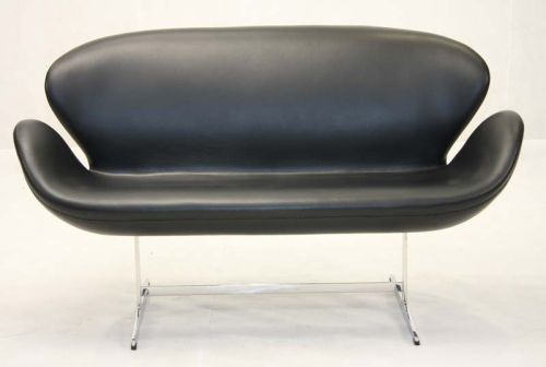 Aluminium base Arne Jacobsen Style Swan Sofa