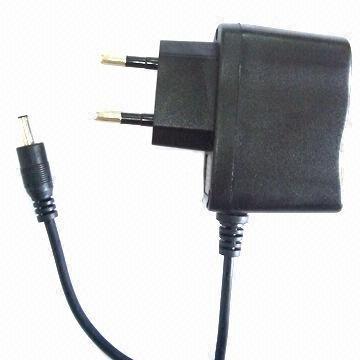 6w Wall Mount Universal AC/DC Adapter