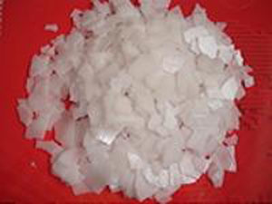 Caustic soda flakes, Molar Mass : 39.997 g/mol