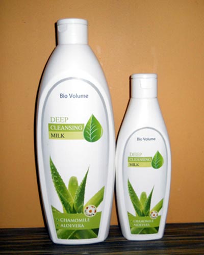 Lotion Deep Cleansing Milk, For Parlour Use, Packaging Type : Plastic Bottle