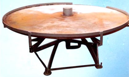 Cast Iron Wood Round Table Platforms, Dimension : 83x76 Cm