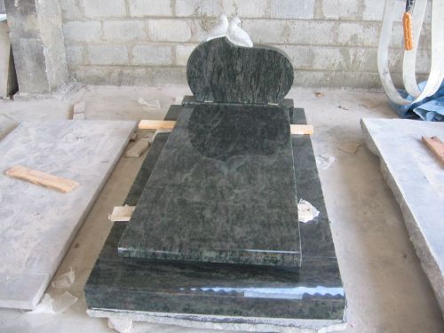 Granite Sculputerd Monuments, Color : Imperial Green