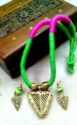 Handmade Dokra Necklace Set (with Threads)