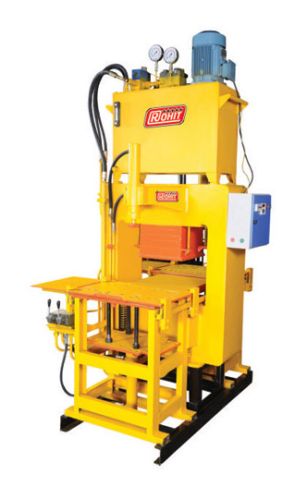 (Model No. P/02) Paver Block Machine, Capacity : 450mm X 450mm