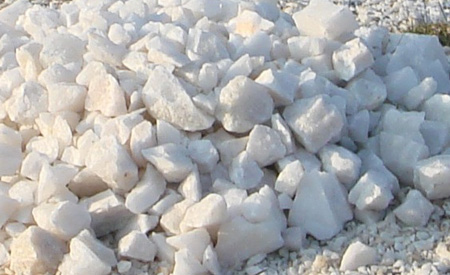 Quartz Lumps, Grade : Industrial Grade