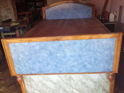 Wooden bed, Finishing : Polished